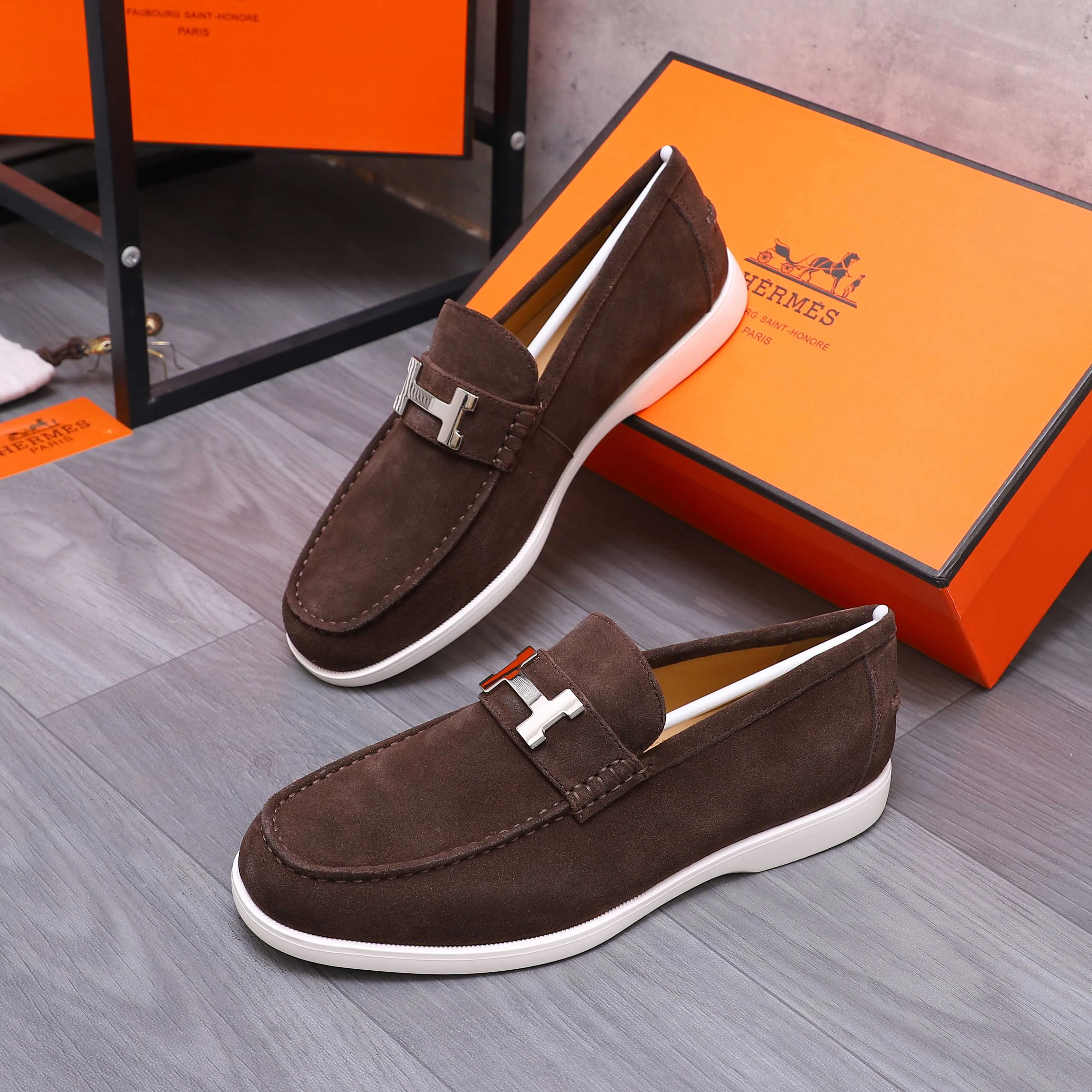 Men's shoes 💰p560 Product trademark: HERMES "Hermès" casual slip-on men's shoes. Regular size: 38-46 (45.46 is custom-made and non-refundable) Product materials: Selected frosted cowhide upper, cowhide lining, original foam rubber ultra-light sole